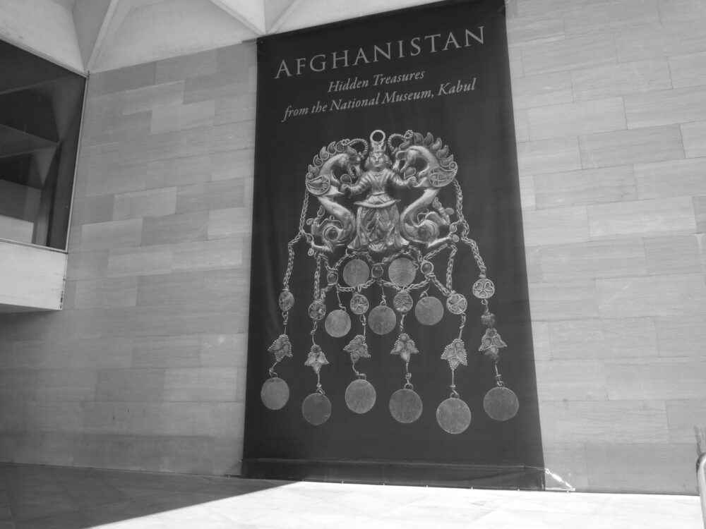 Exhibit_banner_-_Afghanistan_Hidden_Treasures_from_the_National_Museum,_Kabul-2